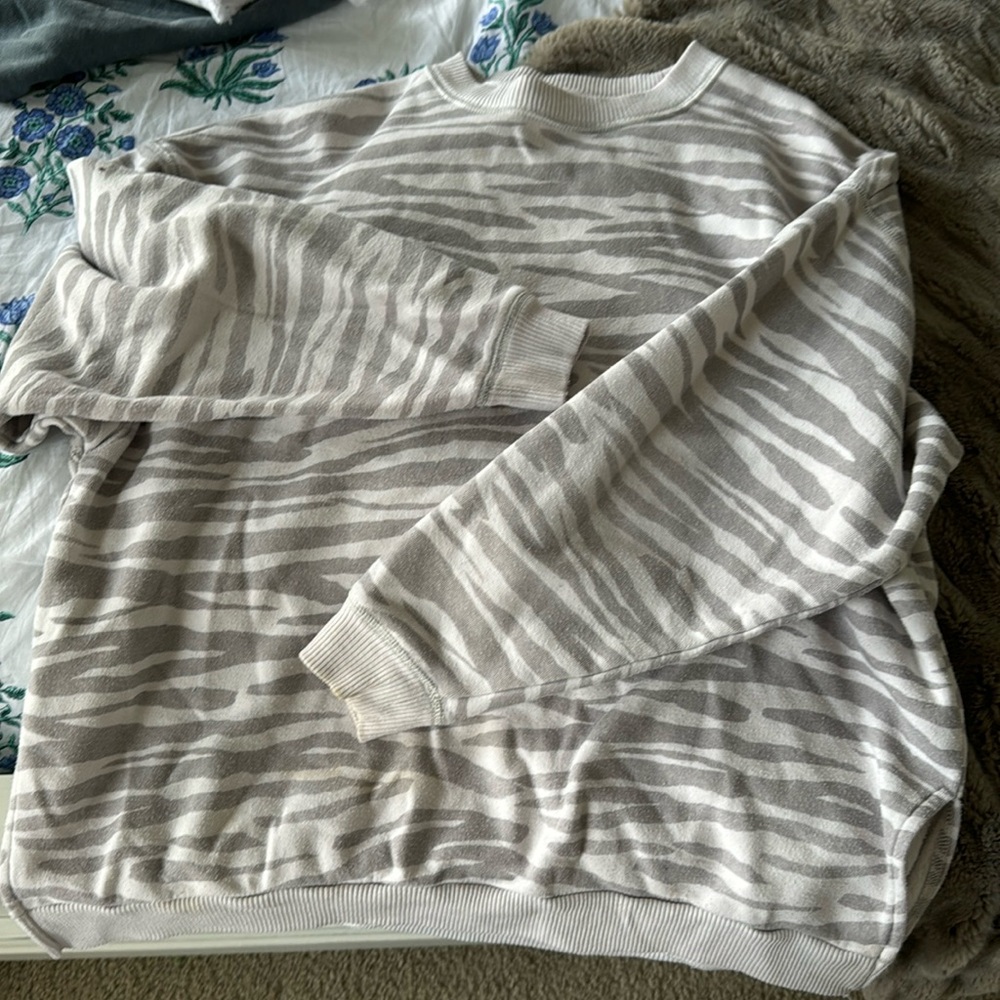 American Eagle Crewneck- Zebra print